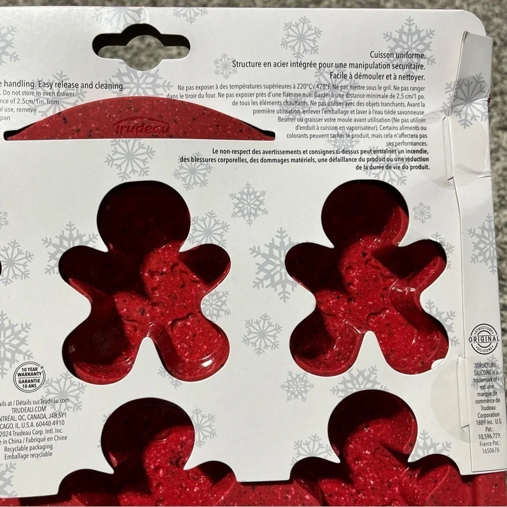 NIP Trudeau Silicone Holiday Gingerbread Man Woman Cupcake Pan 12